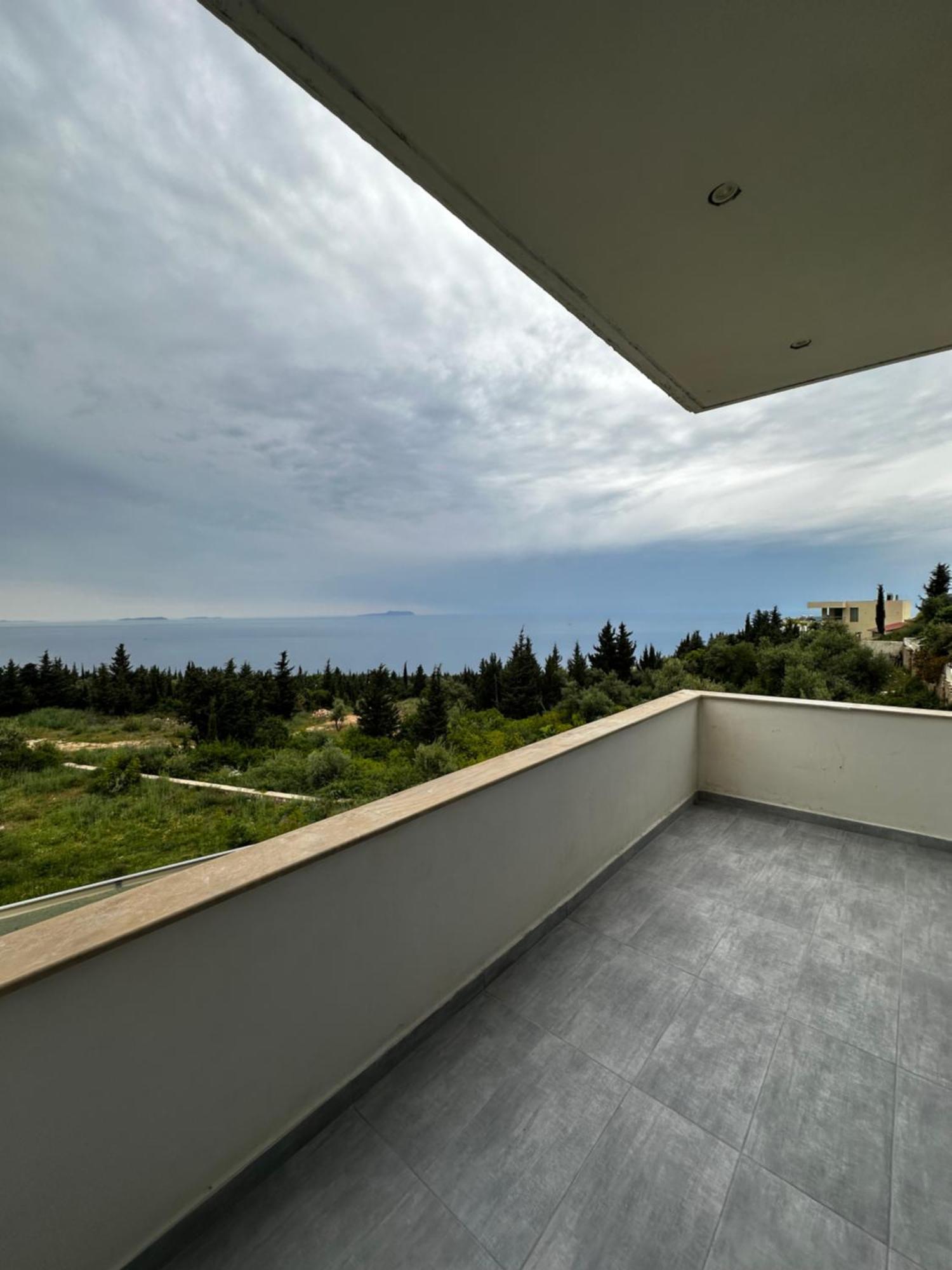 Suzi's Dhermi